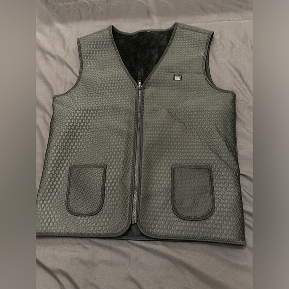 Battery Operated Heated Vest. - Picture 1 of 3
